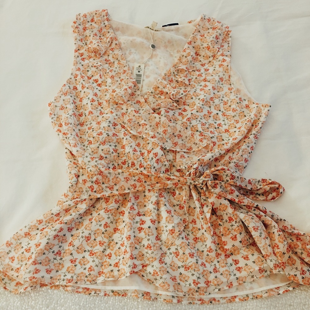 Pretty peach floral blouse M